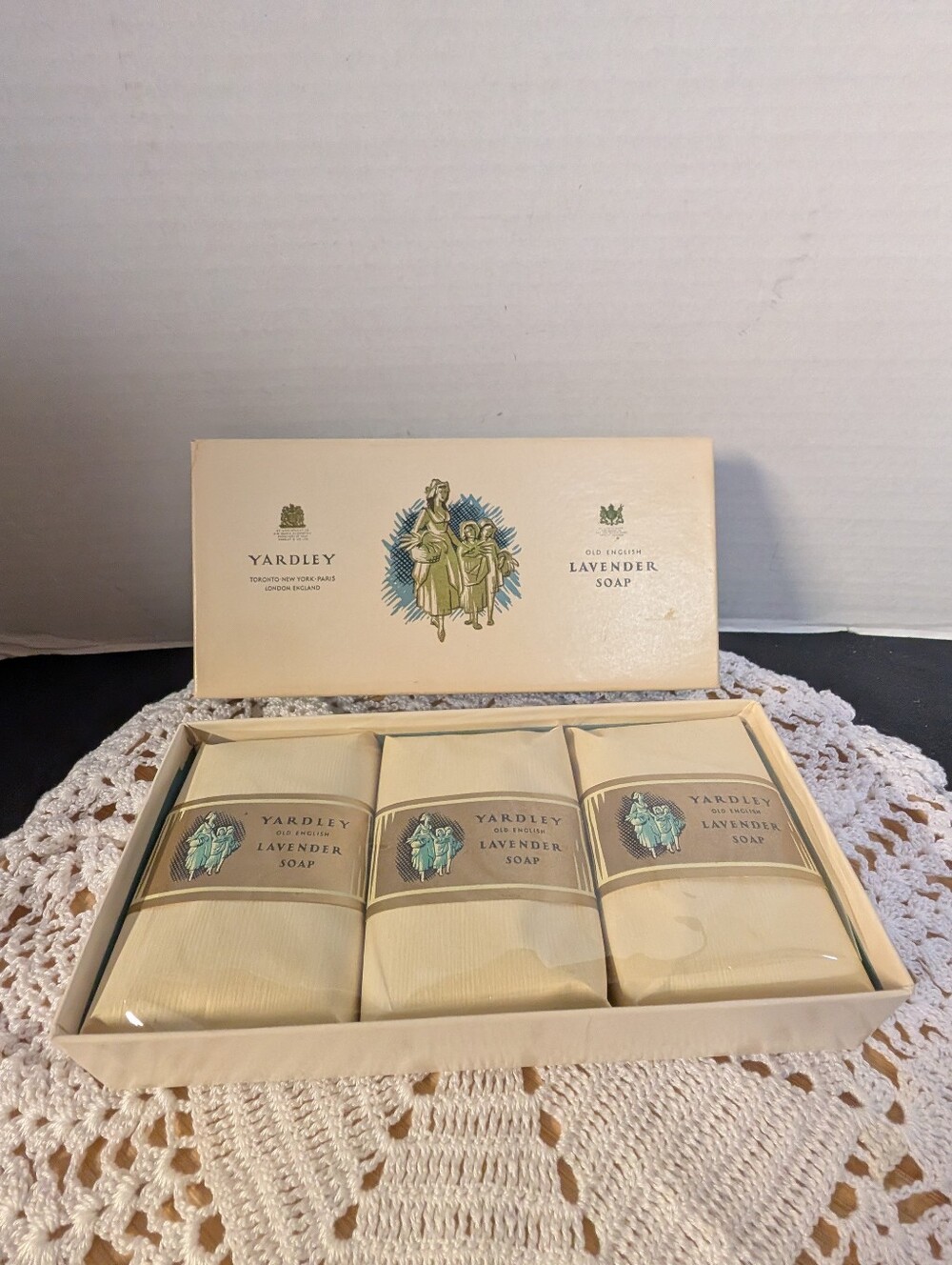 Vintage New 3 Pack Yardley Old English Lavender Bars Of Soap In Original Box